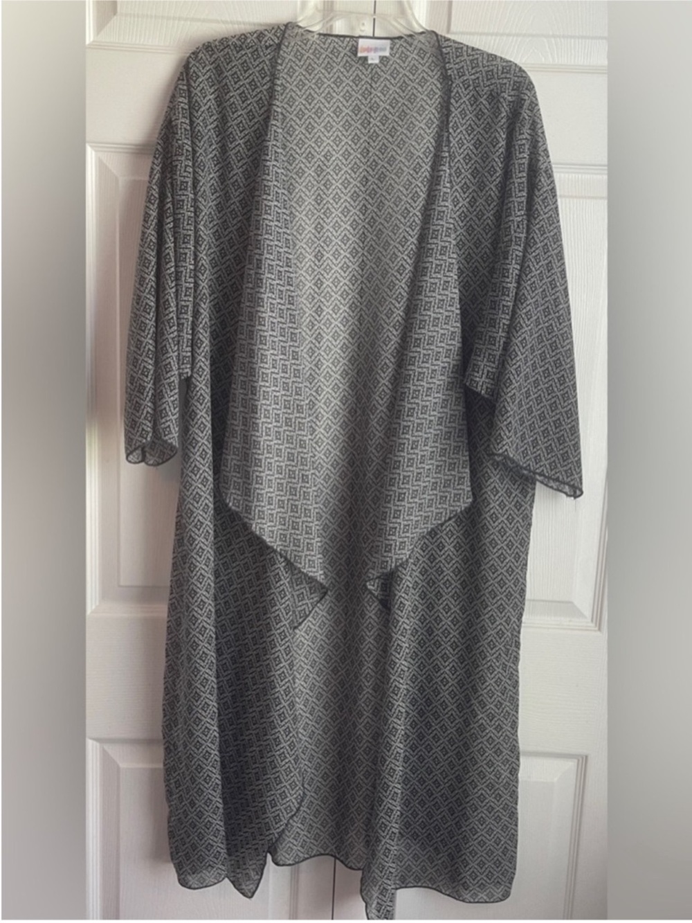 LulaRoe Black Gray Diamond Print Kimono Size Large